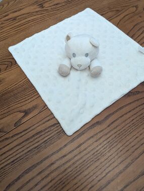 Chikitoe. Dollarama. Baby Bear lovey security blanket. Textured Blanket.
